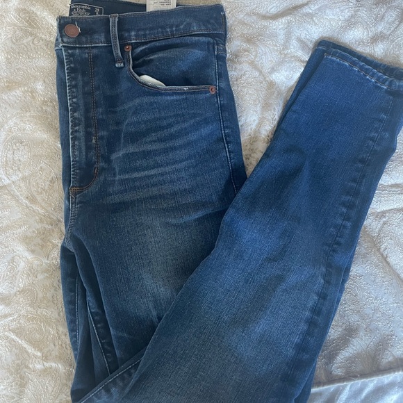 Abercrombie jeans! - Picture 2 of 4